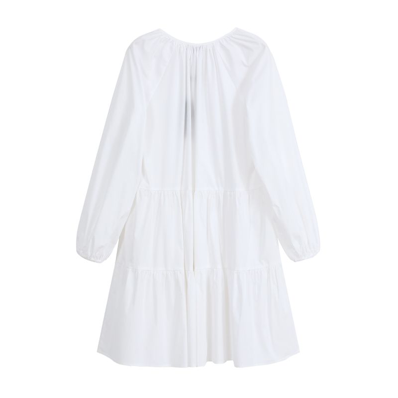 White round neck medium sleeve short skirt