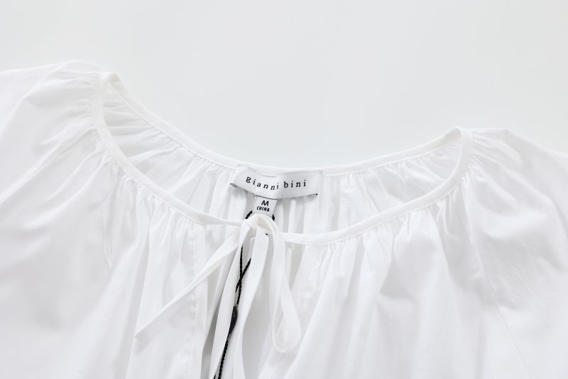 White round neck medium sleeve short skirt