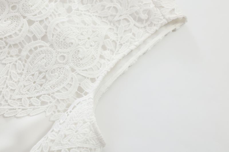 White lace round neck sleeveless top